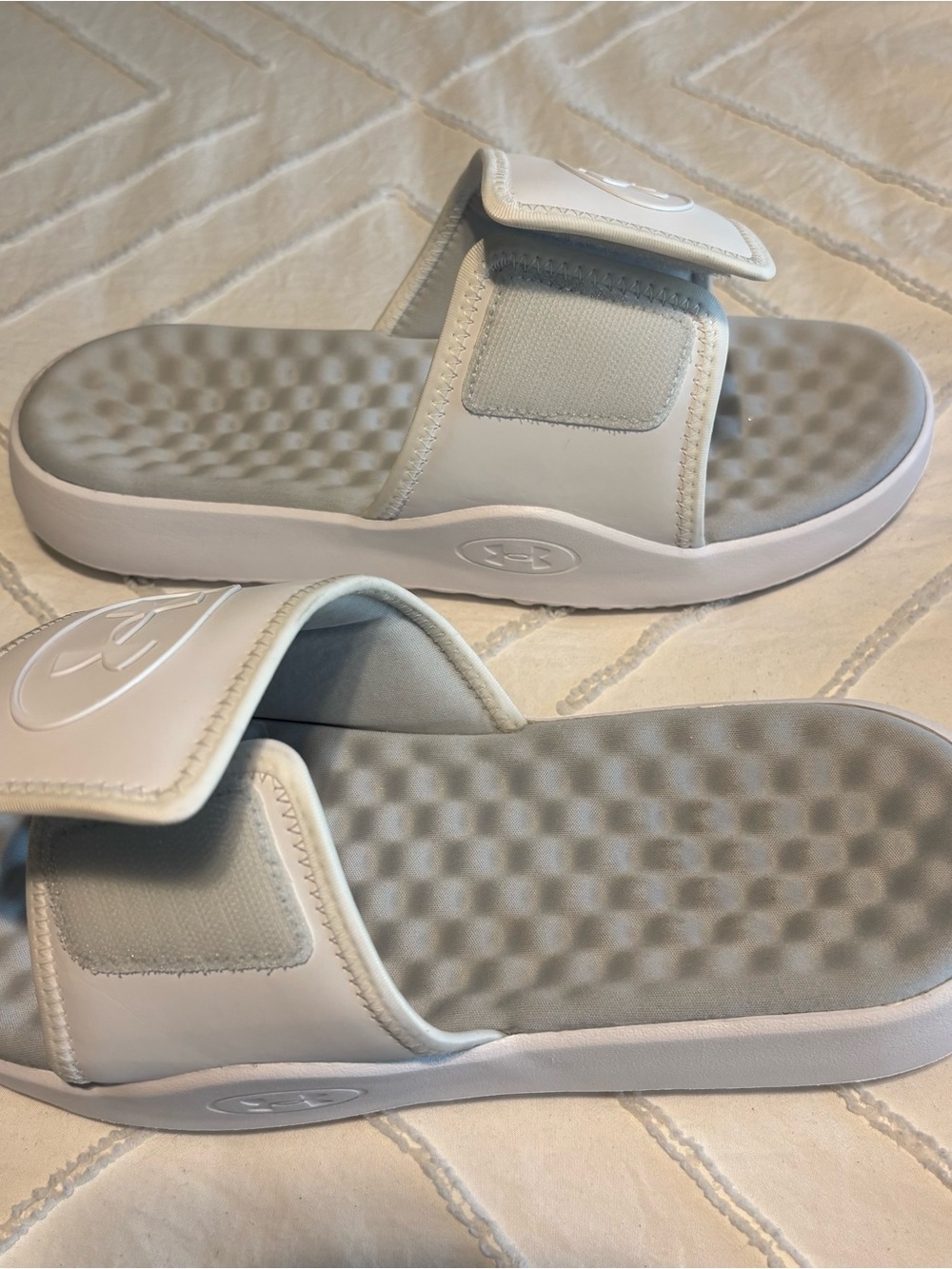 Men’s Under Armour White Adjustable Slide Sandals - Picture 7 of 7